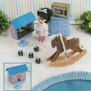 ヴィンテージプラスチックキャンバスパターン：バービーのドリームホームドールハウス保育園用幼児用おもちゃ（ロッキングホース、ドールハウス、テレビ、ブロック）