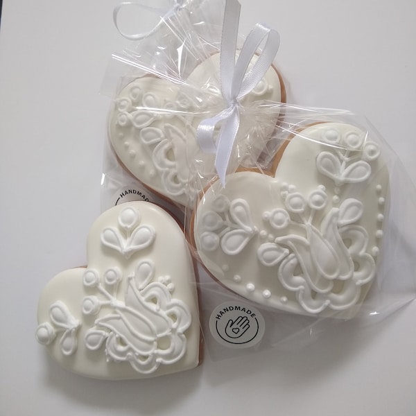 Hochzeitsgeschenk. Handgemachtes Gastgeschenk aus Lebkuchen oder Butterkeks. Hochzeitsherz. Mindestbestellmenge: 5 Herze