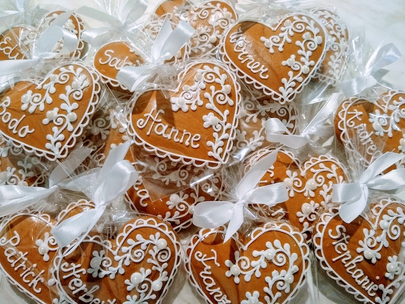 Essbare Tischkarte, Platzkarte, handgemachtes Gastgeschenk aus Lebkuchen zur Hochzeit. Lebkuchenherz