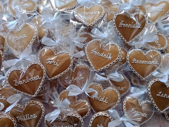 Essbare Platzkarte, handgemachtes Gastgeschenk zur Hochzeit oder anderen Anlässen (9.5 cm). Hochzeitsherz.