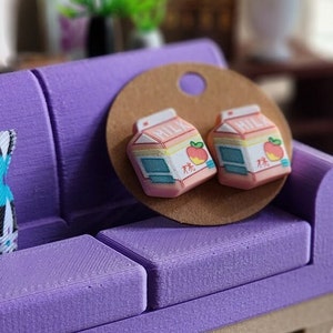 Brincos de pino de caixa de leite de pêssego kawaii hipoalergênicos