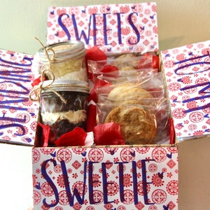 Small Cookies & Cupcakes Care Package | Romantic Care Package | Boyfriend Gift | Girlfriend Gift | Anniversary Gift| Baked Goods Gift Box