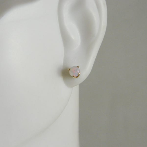 Vintage 14 K Yellow Gold Australian White Fire Opal Single Stud Earring