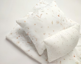 Beddengoed voor poppen - beddengoedset voor poppenwagen - beddengoed voor poppenwieg - beddengoed voor poppenbedje - beddengoed met bloemmotief
