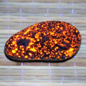 Yooperlite Stone EXACT ROCK in the pictures Emberlite Stone - Natural Unique Gemstone Fluorescent Sodalite Syenite from Lake Superior A9