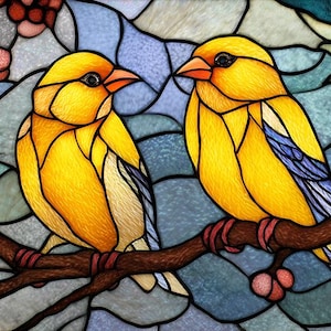 Puede incluir: Obra de arte en vidriera que representa dos p&aacute;jaros amarillos posados en una rama marr&oacute;n con bayas rojas y flores rosas. Las aves tienen detalles azules y blancos. El fondo es un mosaico de vidrio azul, verde y gris.