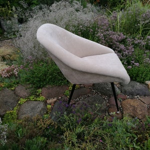Off white chair, Space Age, Vintage,pastil, bowl, chair, flying saucer, Futuro, organic shape, icon, ball chair, The Swinging Sixties, FUN!