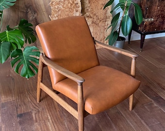 Fotel skórzany, rzeźbiarski fotel wypoczynkowy ze skóry w kolorze koniaku, paryska atmosfera, klimat, rzadkość vintage, styl mid-century modern, fotel do czytania