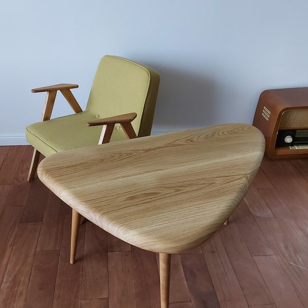 Solid oak coffee table, pebble, TRIPOD, Mid Century, bean shaped legs, tapered,triangular, MCM helper, three-cornered,desk,retro, vintage