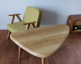 Solid oak coffee table, pebble, TRIPOD, Mid Century, bean shaped legs, tapered,triangular, MCM helper, three-cornered,desk,retro, vintage