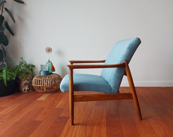 Light blue corduroy, SHE SHED CHAIR, vintage easy chair, velvety, elegant simplicity, Mad Man, Mid Century, modern look, solid hue