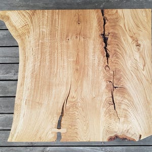 Einzigartige Tischplatte aus massiver Eiche, Live Edge Eichendecke mit Holzstichen, Schleifen im Nakashima-Stil, zwei Seiten nutzbar, 2 Seiten zur Auswahl, VR, Campervan