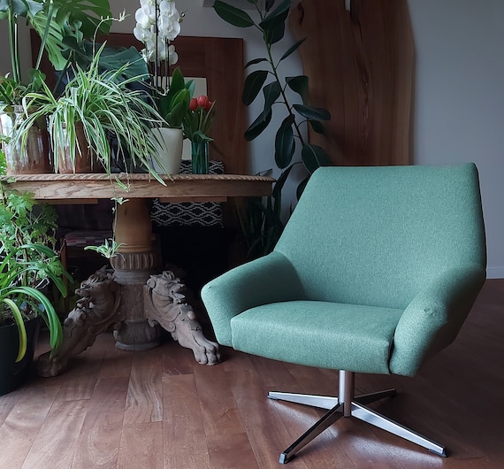 Vintage Mid Century Modern Swivel Chair, Sage Green Lounge Chair, dusty green club armchair, Chrome Base MCM Seating, revolving lounge seat,