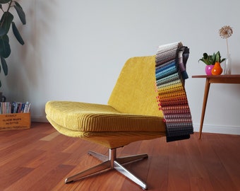 Concevez votre chaise vintage ! Fauteuil club bas MILA personnalisable par IKEA, rétro, pivotant, velours côtelé, design scandinave, style emblématique des années 60, pivotant