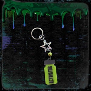 Acrylic Keychain/Monstro Elisasue/The Substance/Movie Keychain/Activator/Horror Keychain /Elisabeth Sparkle/The Substance Keychain