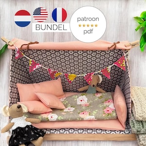 Peut inclure: Un lit de poupée rose et gris avec une couverture à motifs floraux et des oreillers. Le lit est décoré d'une guirlande de drapeaux roses, jaunes et blancs. Le lit de poupée fait partie d'un ensemble de jeu de maison de poupée.