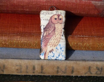 Handmade ceramic pendant: illustration of a vintage owl.