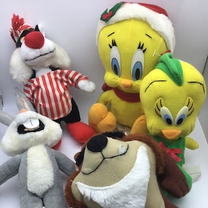 Vintage Looney Tunes,1992 McDonalds Christmas Stuff Animals,Bugs Bunny,Tasmanian Devil,Tweety Bird,Sylvester,Holiday Plushies