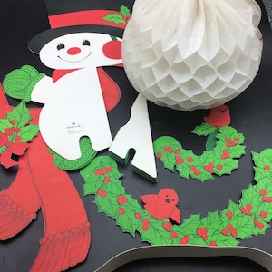 Vintage Honeycomb Christmas centrepiece,Hallmark,Happy the Snowman,honeycomb snowman,red birds,honeycomb tree,