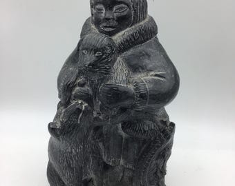 W0371 ヴィンテージ サイン入り 手彫り イヌイット エスキモー 彫刻