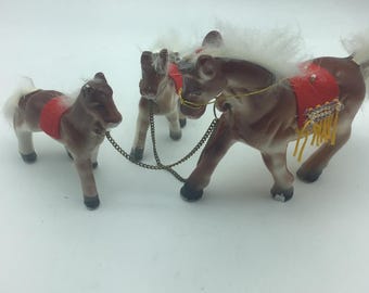 Mother Horse and 2. babies on chain,ceramic horse figurines, kitsch figurines,made in Japan