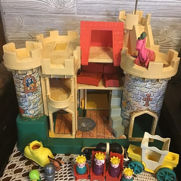 Vintage Fisher Price Castle, 1974 Little People, Childs play set,Royal family,dragon,Castle playset,