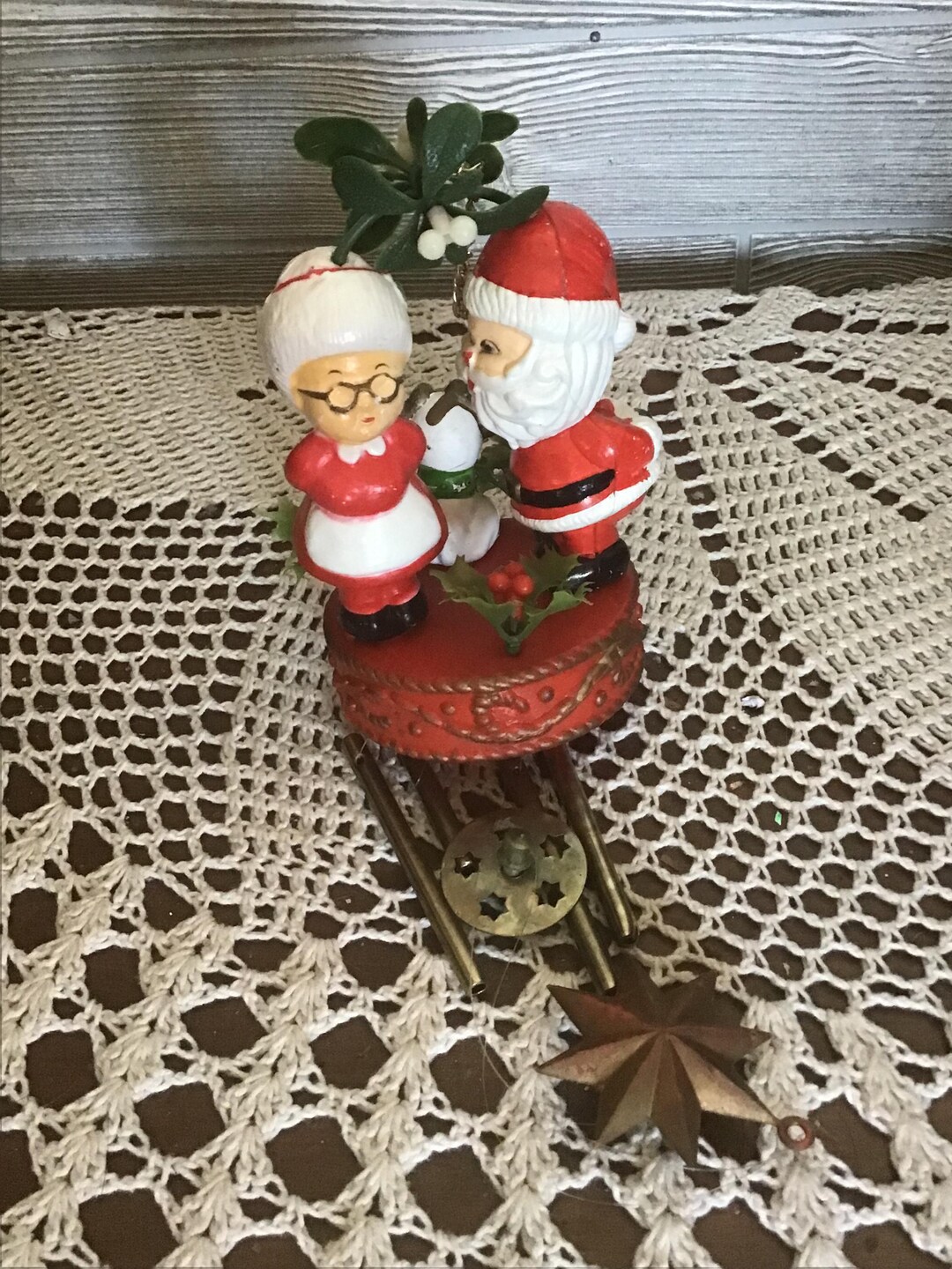 Vintage Christmas Wind Chimes,hanging Mr & Mrs Claus Chimes