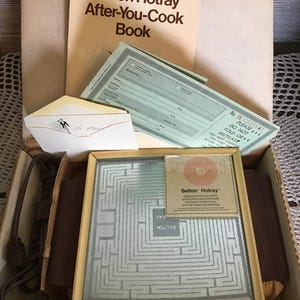 Vintage Salton Hotray, food warmer, coffee warmer,MCM, NOS, Vintage kitchen, kitchen gadget,electric warmer, teak handles