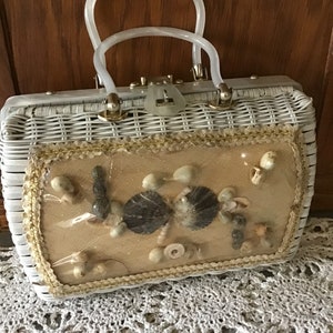 Bolso de mano de ratán blanco para mujer, Estilo cesta de concha de princesa encantadora con asas de lucite, Monedero de mujer, Monedero vintage, Monedero tejido