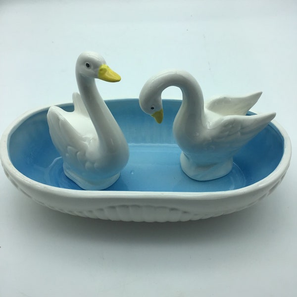 Swans in a Fountain, Pair of ceramic Swans, MCM Kitsch,Made in Japan