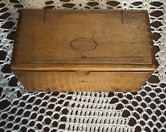Caja de rompecabezas de madera con forma de máquina de coser Singer antigua