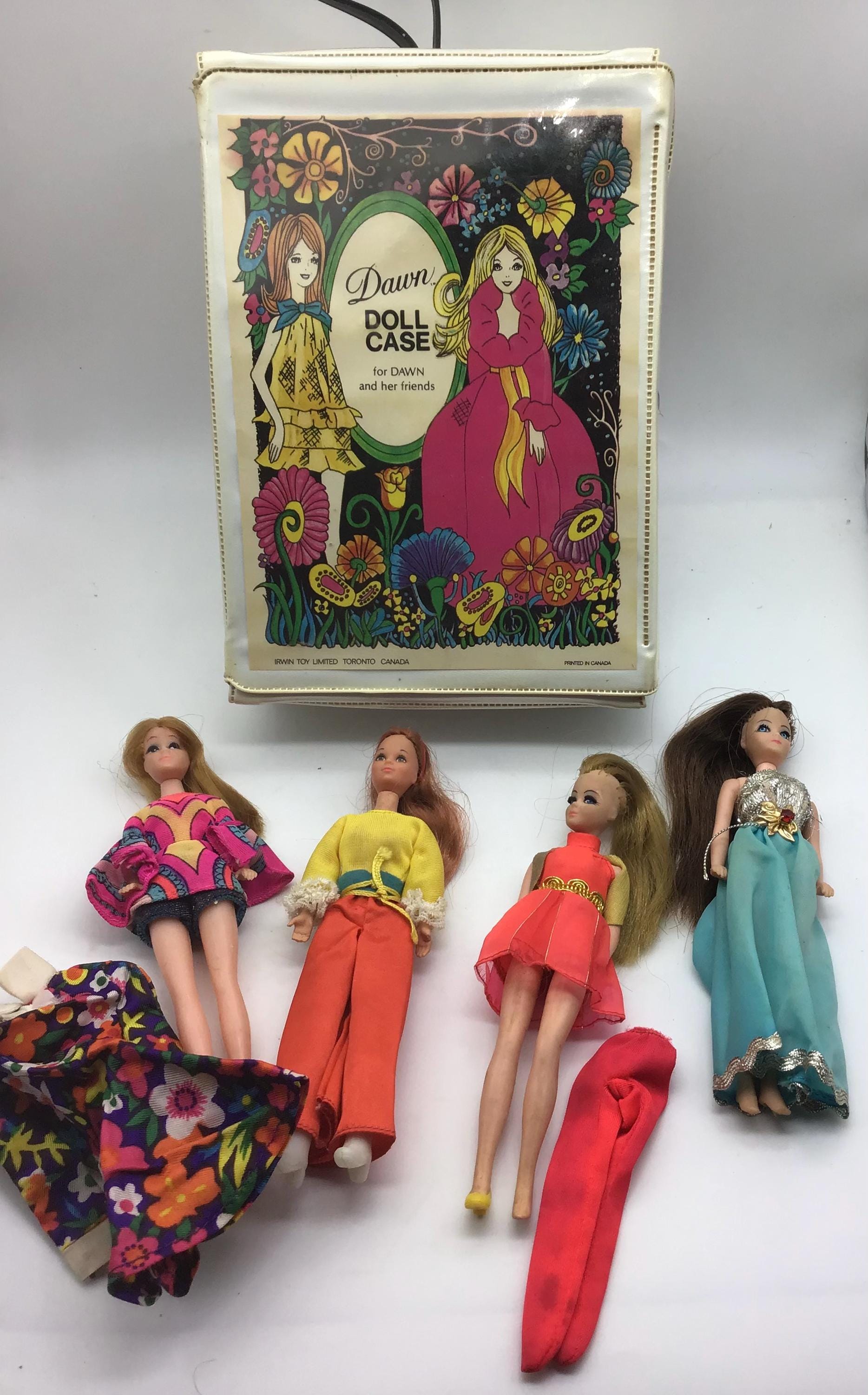 1970年代のヴィンテージTopper Dawn人形とケース、人形4体