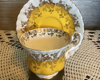 Taza y platillo de té Royal Albert, Serie Regal, Amarillo con detalles dorados, Porcelana fina, Hecho en Inglaterra