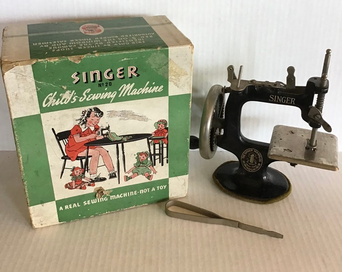 Vintage Miniature Singer Sewing Machine, Childs Hand Crank 3, Singer