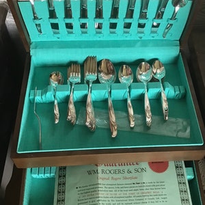 ROGERS BROS Cutlery,8 piece setting, “Radiant Lady” pattern,1957 Flatware