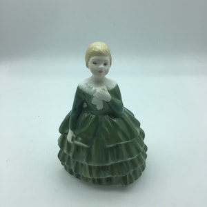 Royal Doulton Belle,H.N 2340Bone China Figurine, Porcelain Young Girl Figurine, Made in England, Collectible figure,Miniature Royal Doulton