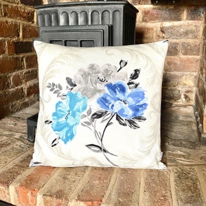 801. Handgemachte ELEANOR BLUE FLORAL 100% Baumwolle Kissenhülle. Verschiedene Größen