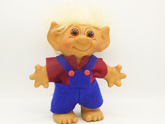 troll with white hair