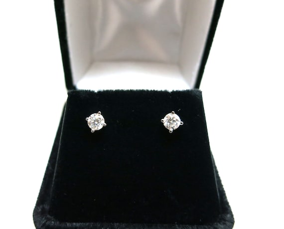 diamond stud earings in white 14k white gold | di… - image 1