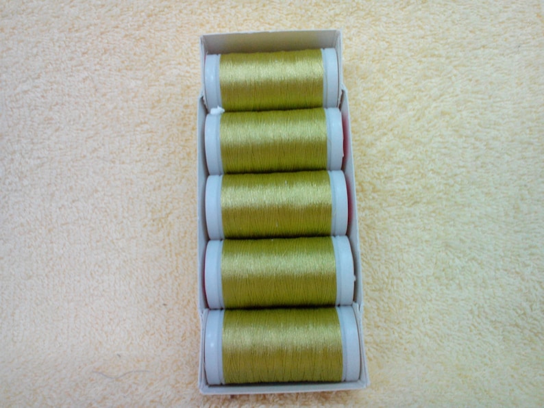 Machine Embroidery Thread-Spun Gold IRIS color line by Melrose 40 Weight 600 Yard Spool Discontinued. 100/% Polyester Ultra Colorfast