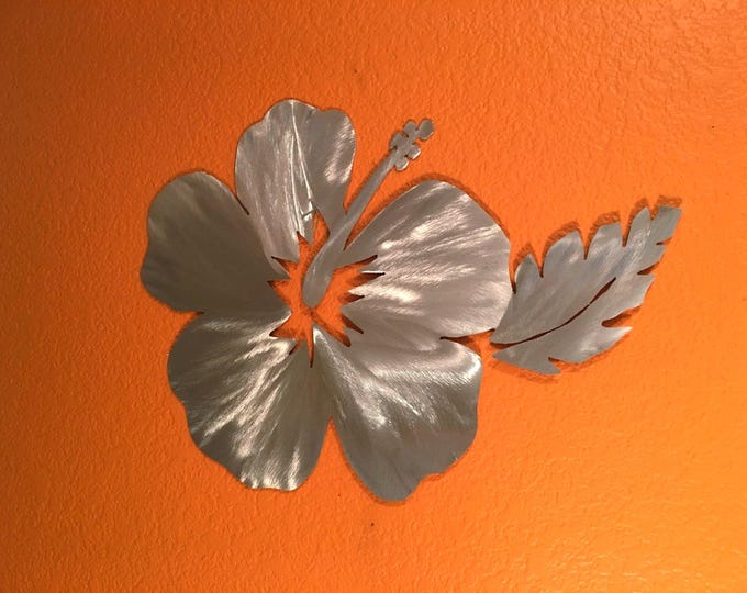 Hibiscus Flower Metal Wall Art – Tropical Beach House and Coastal Decor – Hawaiian Floral Artwork for Home or Patio