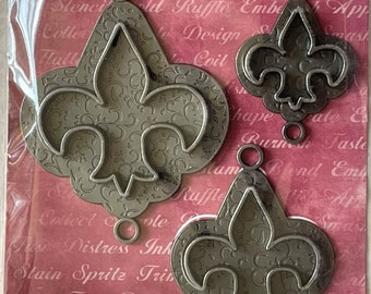 Spellbinders® MB2-007S Media Mixage Fleur de Lis - Dark Antique Silver Tone Pendants Bezels - Pack of 3