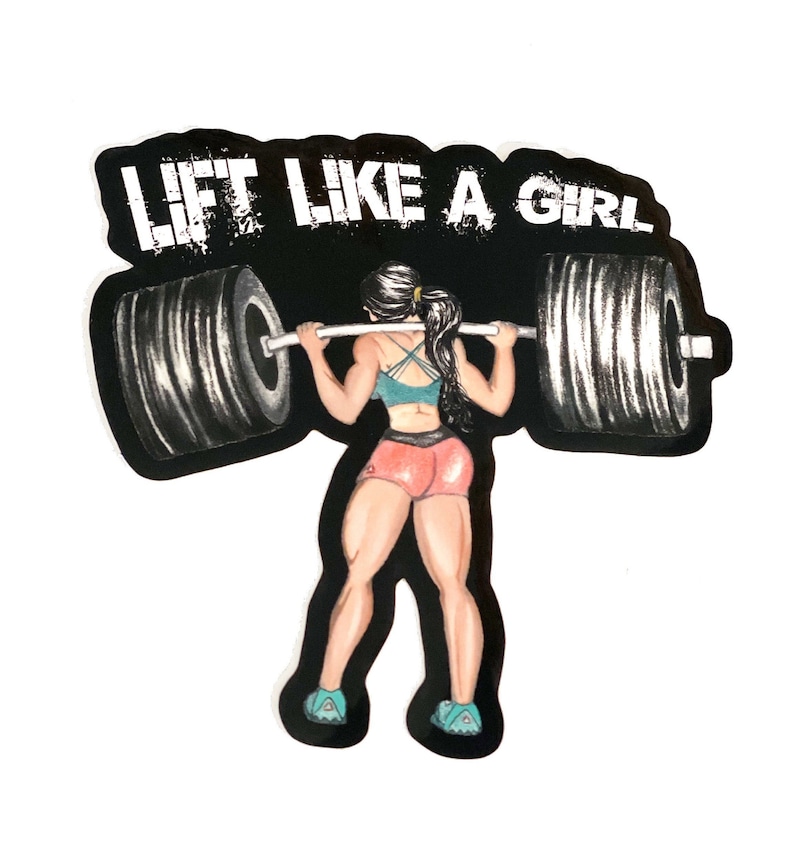 Puede incluir: Una pegatina en blanco y negro con una mujer levantando una barra. La mujer lleva un sujetador deportivo turquesa, pantalones cortos rosas y zapatillas negras. La pegatina tiene el texto "LIFT LIKE A GIRL" en letras blancas.