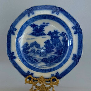 An English antique pearlware plate