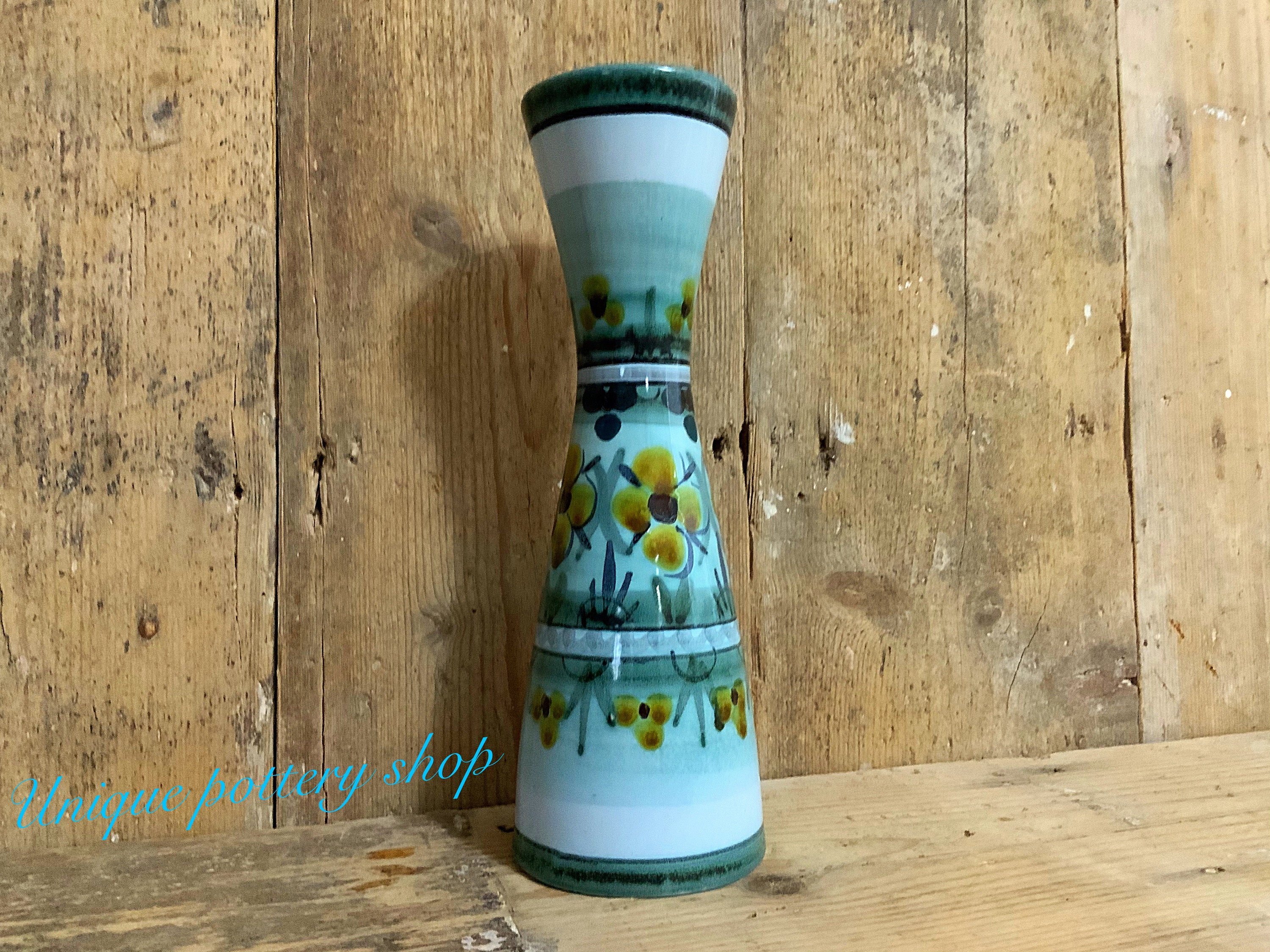 フラワーベース　アールデコ　オランダ陶器　花瓶　ゴーダ　アールヌーボー 20 世紀オランダのゴーダの素晴らしいウエスト型花瓶 - Etsy 日本