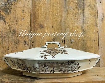 An English 19th c aesthetic movement tureen