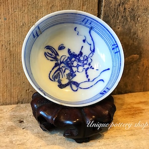 A stunning Japanese Arita, 19th century porcelain bowl