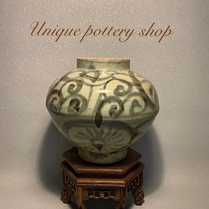 A Stunning antique Chinese Yuan dynasty vase
