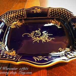 A commanding Royal Worcester table center piece