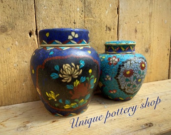 Dos cloisonné del siglo 19 en tarros de porcelana totia shippo